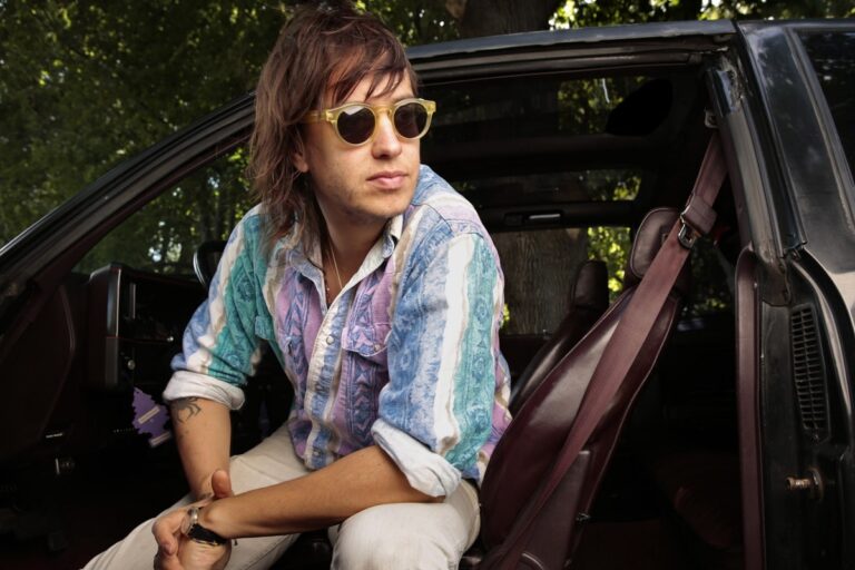 Julian Casablancas jugó al fútbol con la camiseta de Boca: El video Julian Casablancas jugó al fútbol con la camiseta de Boca: El video