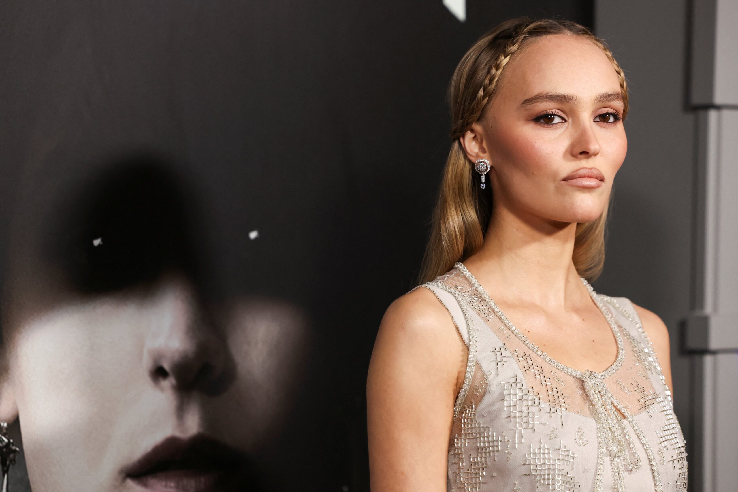 Lily-Rose Depp y el recuerdo traumático que la conecta con una icónica película de su padre