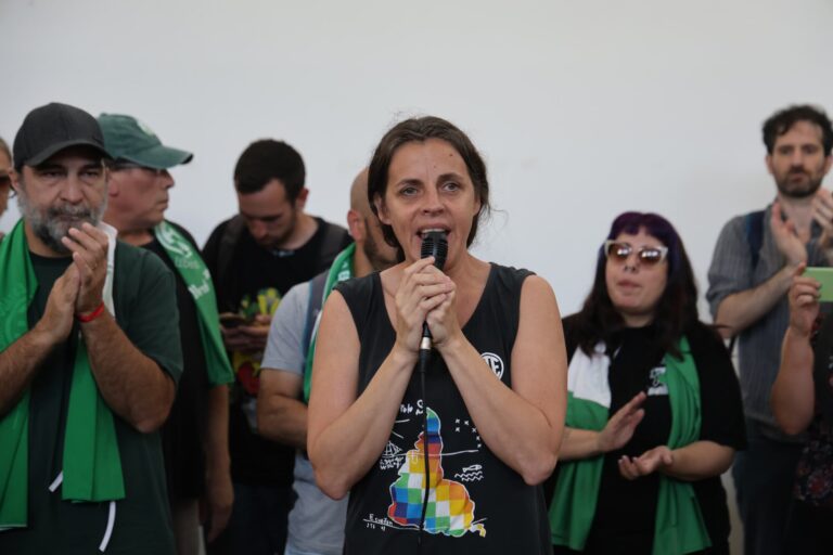 Trabajadores marcharon a la ex-ESMA contra los despidos y las suspensiones en el centro cultural Haroldo Conti Trabajadores marcharon a la ex-ESMA contra los despidos y las suspensiones en el centro cultural Haroldo Conti