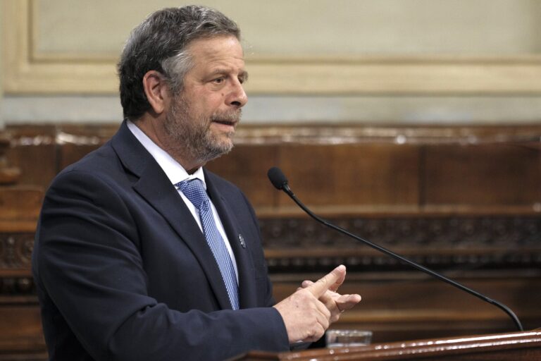 Adolfo Rubinstein, tras los anuncios del Gobierno sobre la OMS y la hormonización: “Tienen una política de provocación” Adolfo Rubinstein, tras los anuncios del Gobierno sobre la OMS y la hormonización: “Tienen una política de provocación”