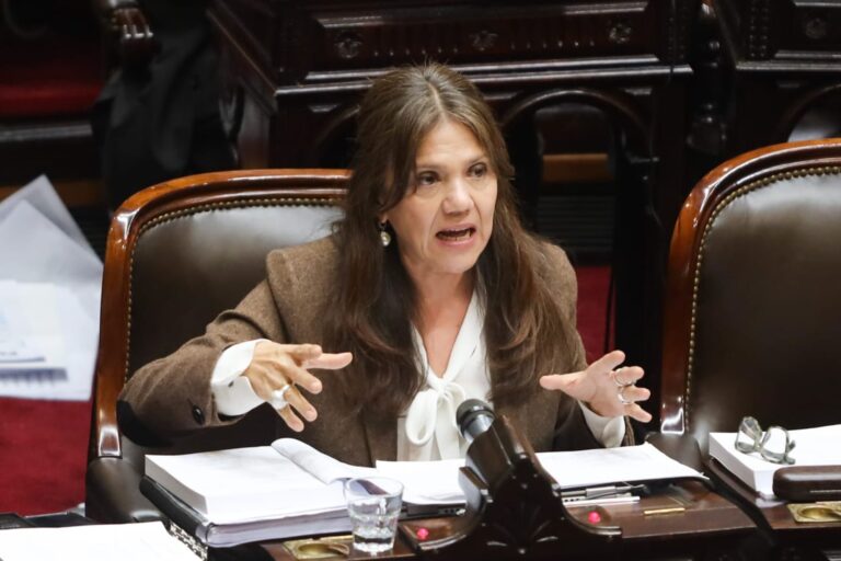 En el peronismo minimizan la rebelión de dos gobernadores, pese a los lazos de Gerardo Zamora con Cristina Kirchner