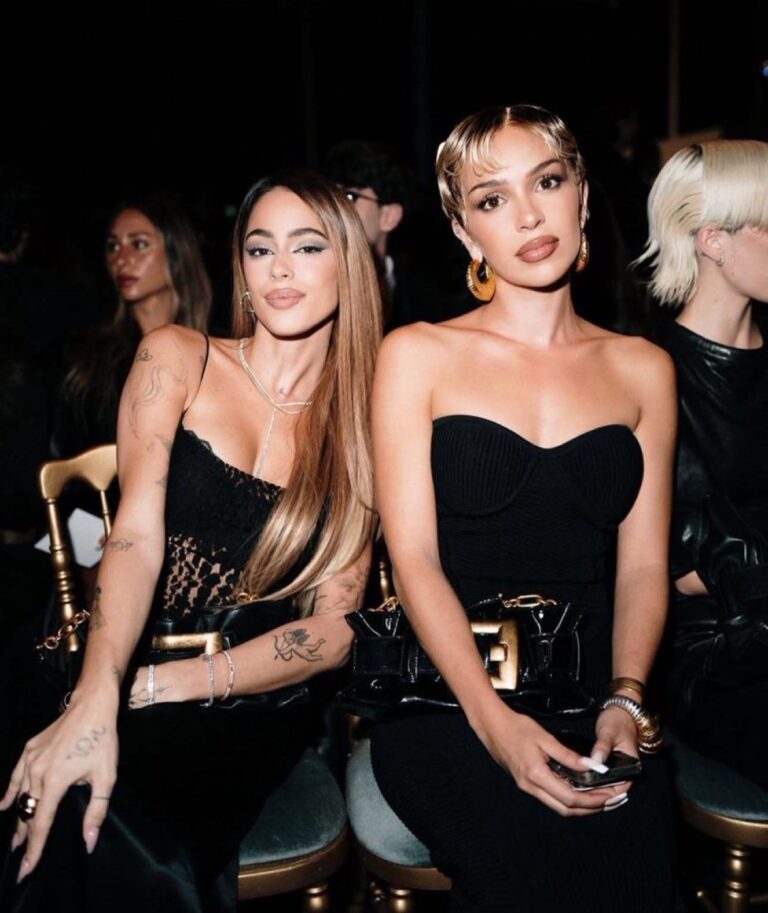 El impactante look de Tini Stoessel para asistir a un desfile de la Fashion Week de París