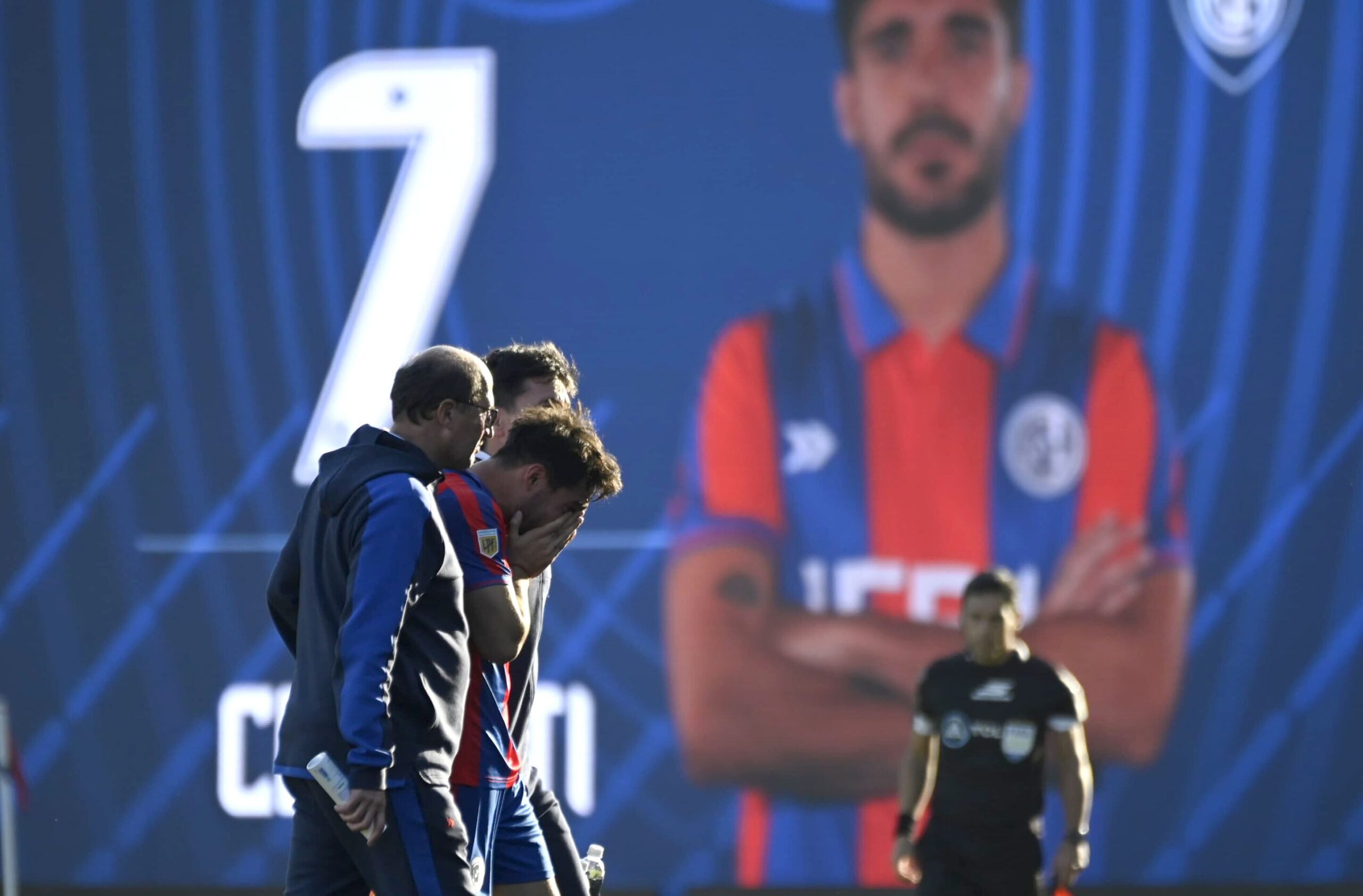 El desconsolado llanto de Cerutti tras lesionarse en la semifinal entre San Lorenzo y Platense