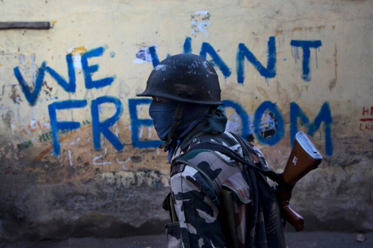 El Ejército de Pakistán dijo que derribó cinco aviones en territorio de India El Ejército de Pakistán dijo que derribó cinco aviones en territorio de India