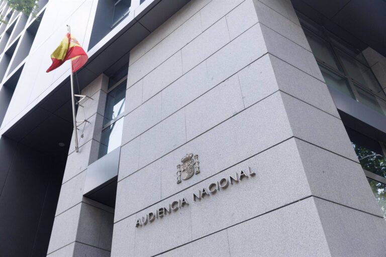 La Audiencia Nacional juzga desde este lunes a un hombre que hacía pintadas de la bandera de Estado Islámico en cárceles