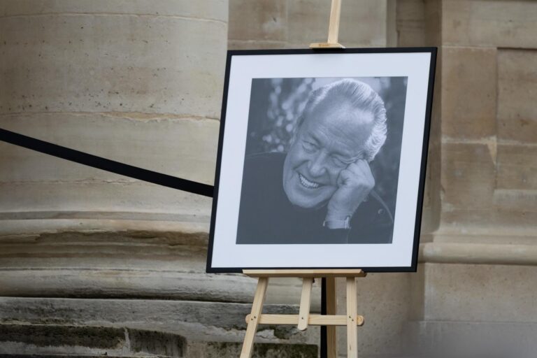 La tumba de Jean Marie Le Pen, vandalizada durante la noche
