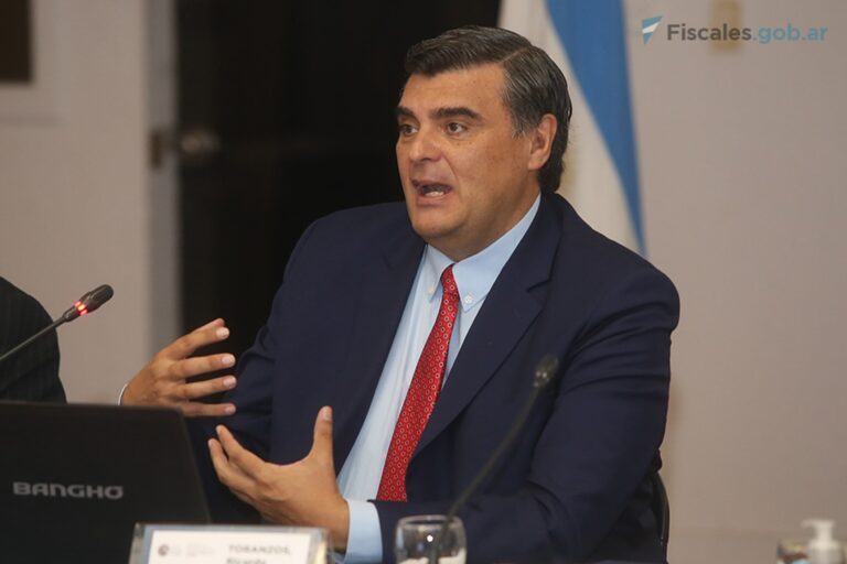 Los fiscales salieron a apoyar el procurador Casal en su reclamo de fondos al Gobierno para la reforma judicial Los fiscales salieron a apoyar el procurador Casal en su reclamo de fondos al Gobierno para la reforma judicial