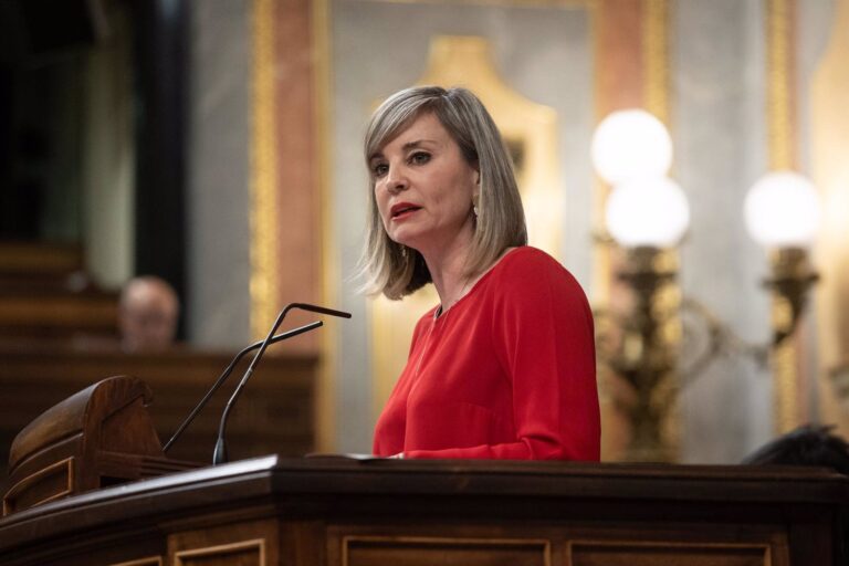 Sumar avisa ante Sánchez que no aceptan el «dogma» de subir el gasto militar hasta llegar a «cifras arbitrarias» del PIB Sumar avisa ante Sánchez que no aceptan el «dogma» de subir el gasto militar hasta llegar a «cifras arbitrarias» del PIB