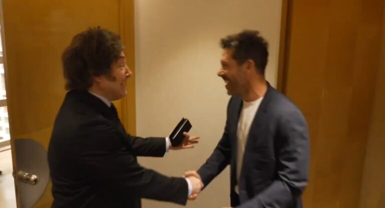 El encuentro futbolero de Javier Milei con Diego Simeone en Madrid: “¡Jugaba mejor él, él era bueno!” El encuentro futbolero de Javier Milei con Diego Simeone en Madrid: “¡Jugaba mejor él, él era bueno!”