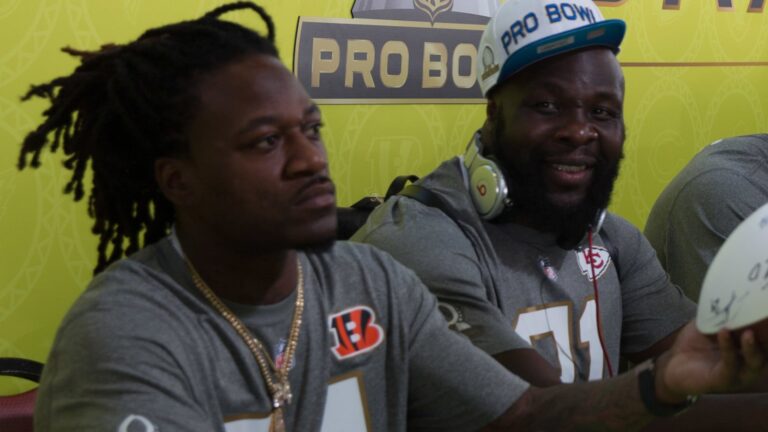 Un reconocido exjugador de la NFL fue detenido por agredir a un oficial de policía Un reconocido exjugador de la NFL fue detenido por agredir a un oficial de policía