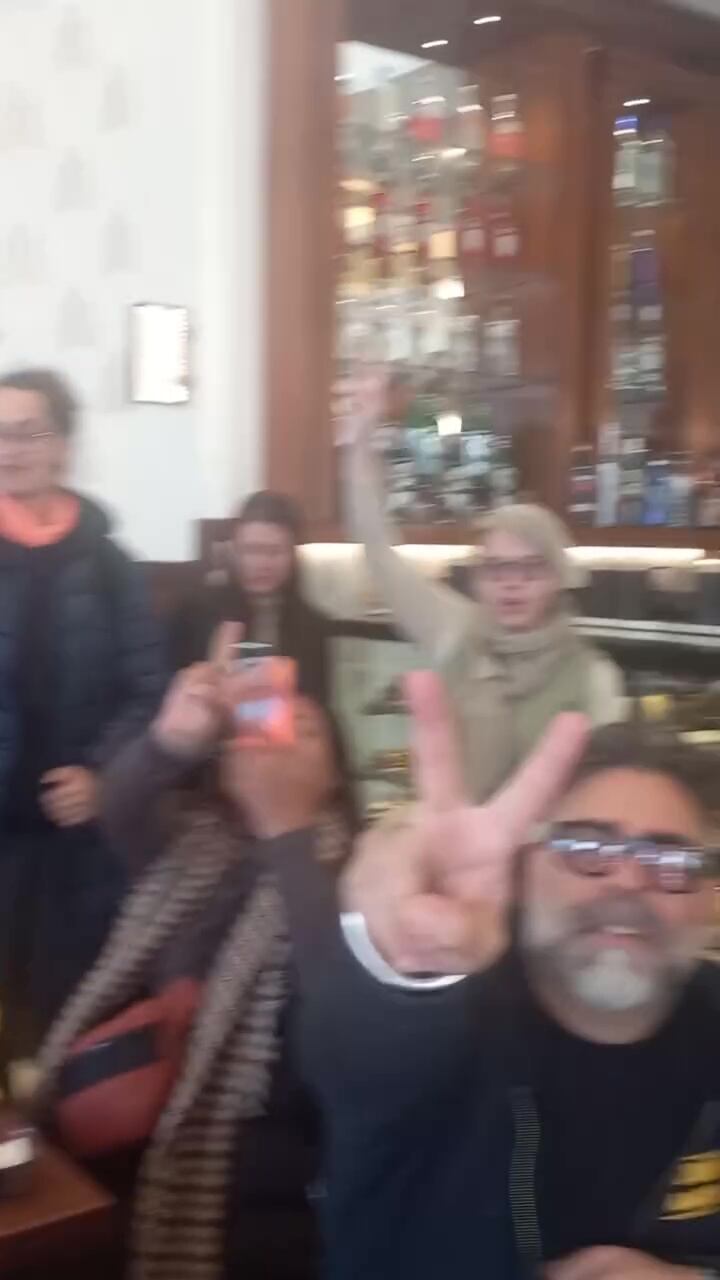 Video: Mercedes Ninci fue agredida por militantes K en un restaurante durante la marcha por Cristina Kirchner