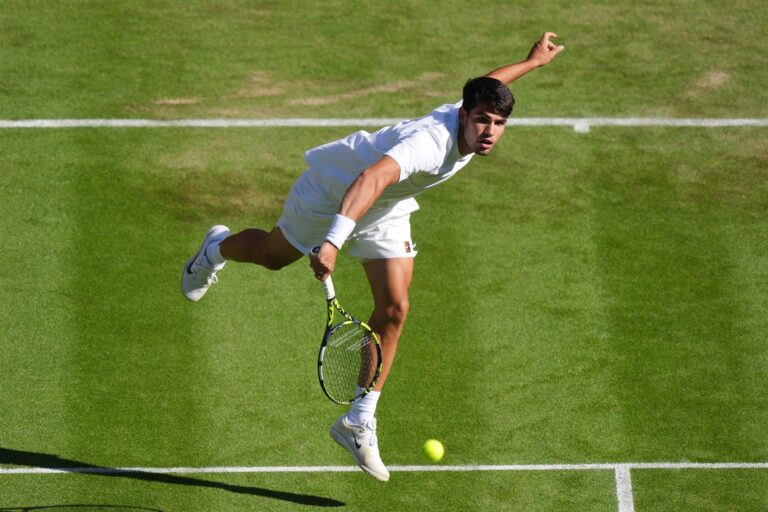 Alcaraz eliminó a Fritz y se clasificó a la final de Wimbledon: espera por Djokovic o Sinner Alcaraz eliminó a Fritz y se clasificó a la final de Wimbledon: espera por Djokovic o Sinner