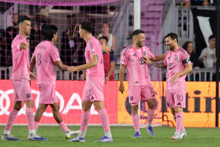 El show de Messi en el triunfo de Inter Miami: del tiro libre que lo acerca a un récord al blooper que aprovechó El show de Messi en el triunfo de Inter Miami: del tiro libre que lo acerca a un récord al blooper que aprovechó