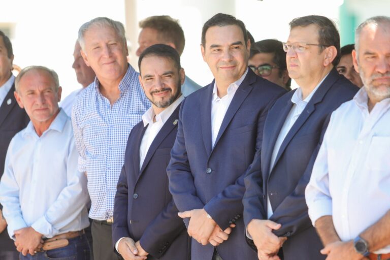 Gustavo Valdés se encamina a lanzar a su hermano para la Gobernación de Corrientes y hay dudas en LLA Gustavo Valdés se encamina a lanzar a su hermano para la Gobernación de Corrientes y hay dudas en LLA