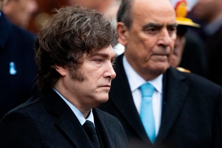 La Casa Rosada apuesta a ganar tiempo en el Congreso y elige a los gobernadores que llamará para dialogar La Casa Rosada apuesta a ganar tiempo en el Congreso y elige a los gobernadores que llamará para dialogar