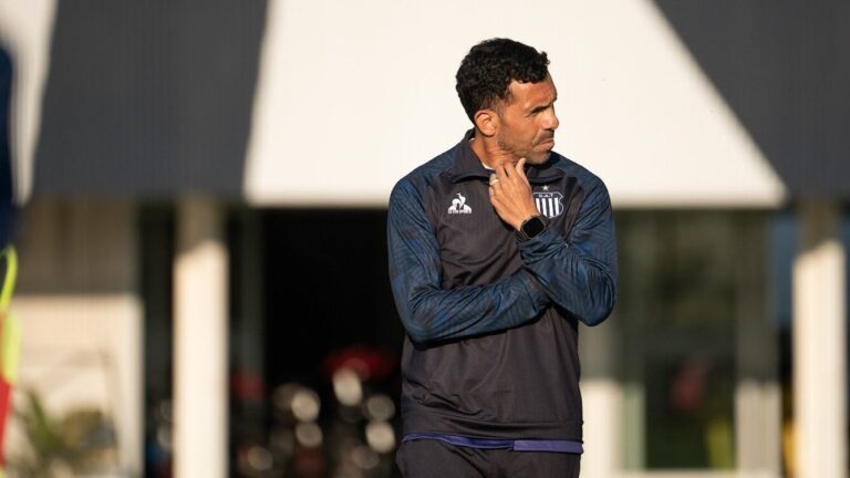 La fuerte advertencia de Carlos Tevez a los futbolistas de Talleres que pretende River Plate La fuerte advertencia de Carlos Tevez a los futbolistas de Talleres que pretende River Plate