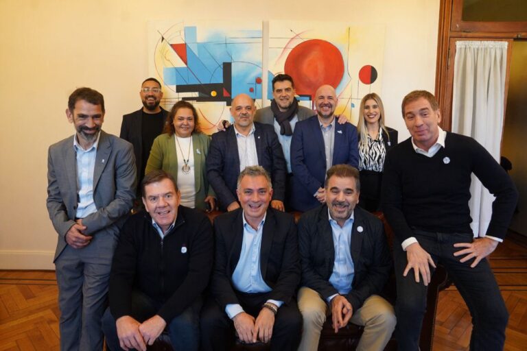 Todo lo que pone en juego el PRO en las elecciones bonaerenses y los primeros nombres que discutirán con LLA Todo lo que pone en juego el PRO en las elecciones bonaerenses y los primeros nombres que discutirán con LLA