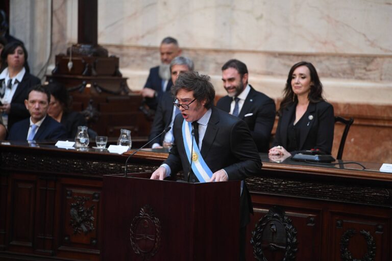 Tras el fuerte revés en el Senado, Milei descarta convocar a los gobernadores y se profundiza el enojo