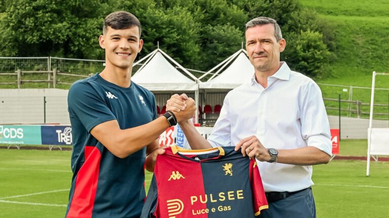 Bicicleta, taco y volea: el golazo de Valentín Carboni en su presentación con Genoa por la Copa Italia