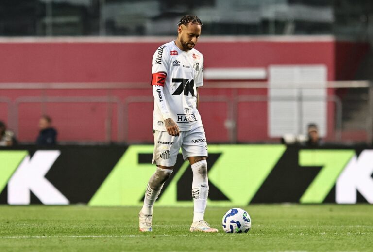 El DT argentino que dirige en un equipo de Primera y está en la mira del Santos de Neymar