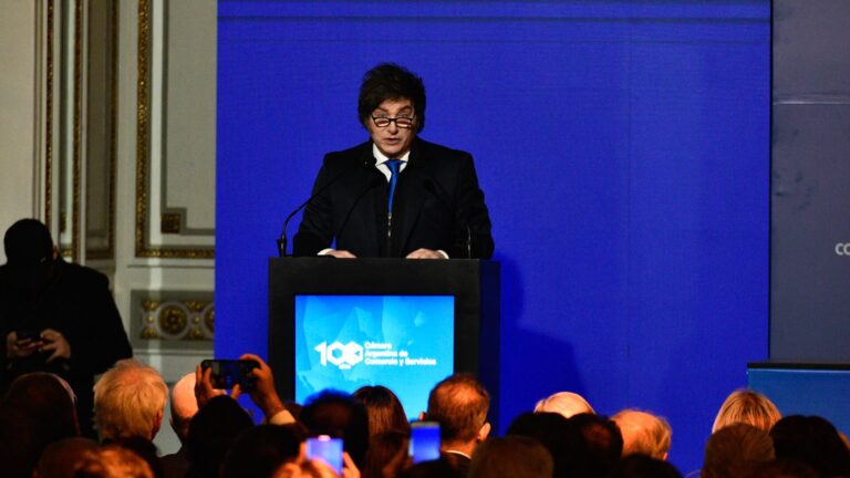 El Gobierno se desliga de las acusaciones y evalúa denunciar a Spagnuolo tras los audios donde denuncia coimas El Gobierno se desliga de las acusaciones y evalúa denunciar a Spagnuolo tras los audios donde denuncia coimas