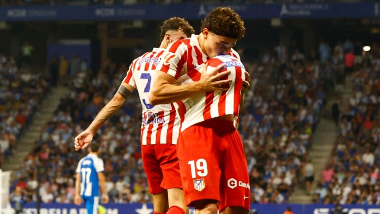 El golazo de tiro libre de Julián Álvarez para el Atlético de Madrid desde todos los ángulos: el festejo especial