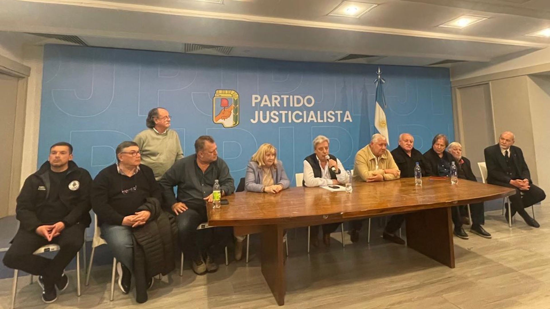 El sindicalismo kirchnerista presiona para liderar la nueva CGT y promueve un duro plan de acción