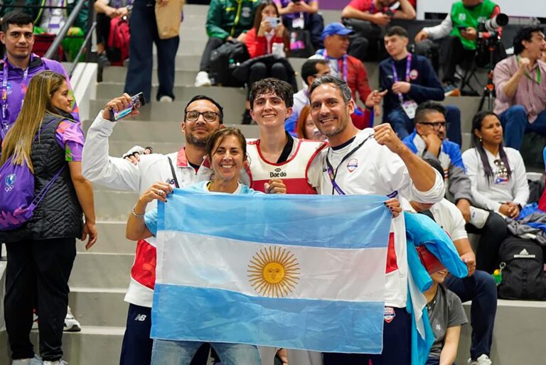 Es sobrino de una leyenda del deporte, lo entrena un campeón olímpico y logró el oro para Argentina en el taekwondo de los Panamericanos Junior