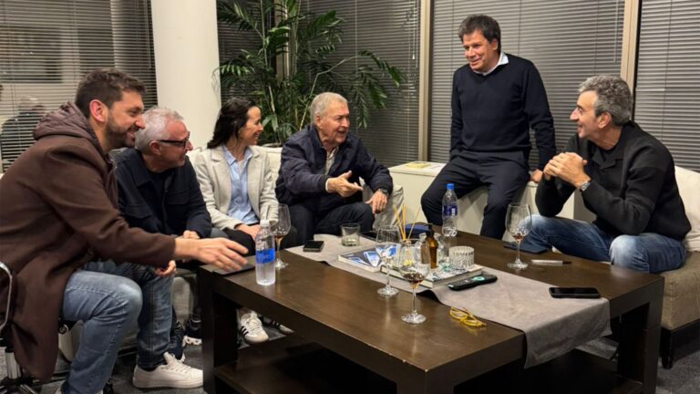 Escala el conflicto en PBA por la candidatura de Randazzo y la UCR podría quedar afuera de Provincias Unidas Escala el conflicto en PBA por la candidatura de Randazzo y la UCR podría quedar afuera de Provincias Unidas
