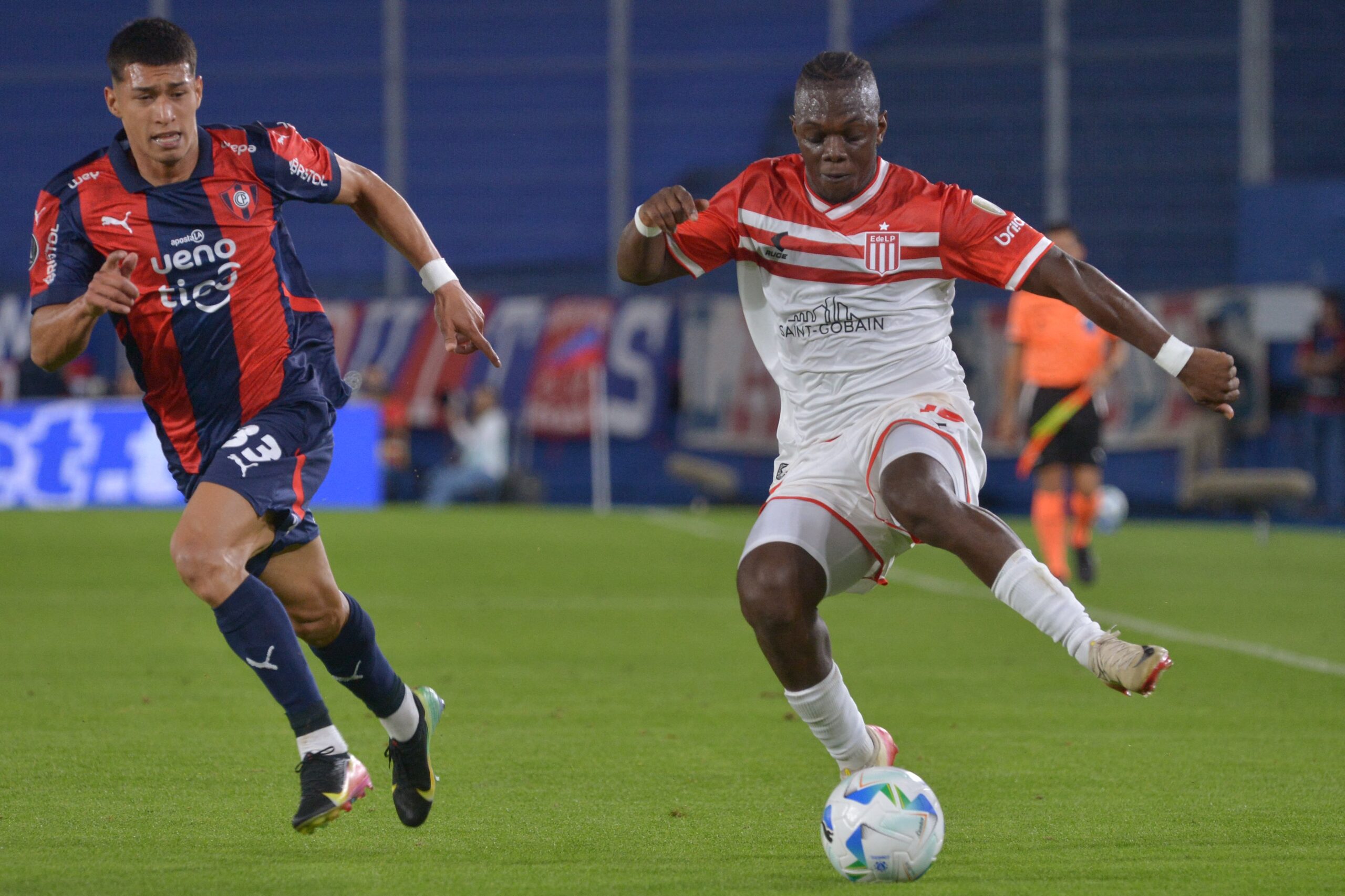 Estudiantes recibirá a Cerro Porteño con la misión de sellar su boleto a los cuartos de final de la Copa Libertadores: hora, TV y formaciones