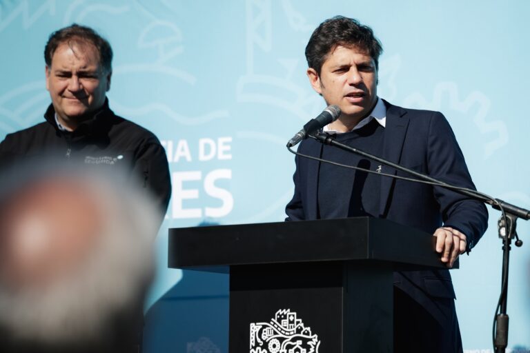 Kicillof prepara el tramo final de la campaña y el PJ busca sostener en la agenda el caso de las coimas