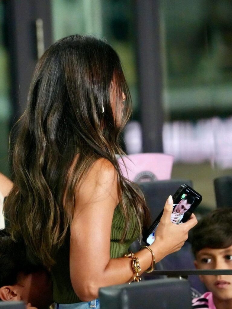 La foto que eligió Antonela Roccuzzo para el fondo de pantalla de su celular y causó furor entre los fanáticos: “Una locura” La foto que eligió Antonela Roccuzzo para el fondo de pantalla de su celular y causó furor entre los fanáticos: “Una locura”