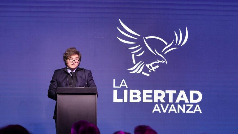 Milei retomará la campaña con dos actos clave en la Provincia y prepara un evento masivo para promover la fiscalización