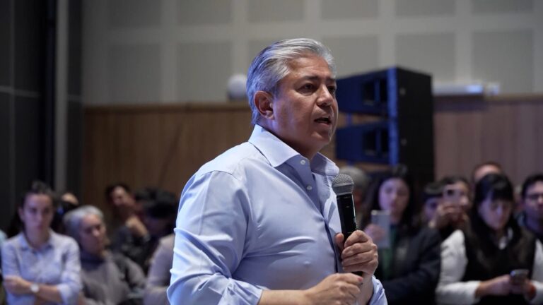 Neuquén: Figueroa, con el PRO entre sus aliados, pulsea de frente con Milei y busca aprovechar la feroz interna del PJ Neuquén: Figueroa, con el PRO entre sus aliados, pulsea de frente con Milei y busca aprovechar la feroz interna del PJ