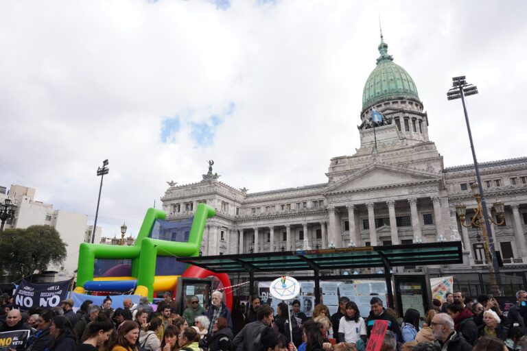 Nuevo miércoles de marchas en el Congreso: cuáles son los tres reclamos que confluyen mientras se sesiona en Diputados