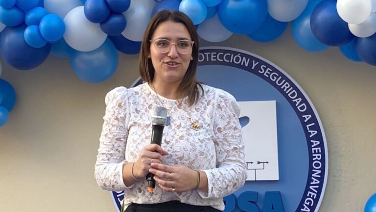 Paola Barritta, la hija de un ex barra brava de Boca que está detrás del paro que afecta al servicio aeronáutico