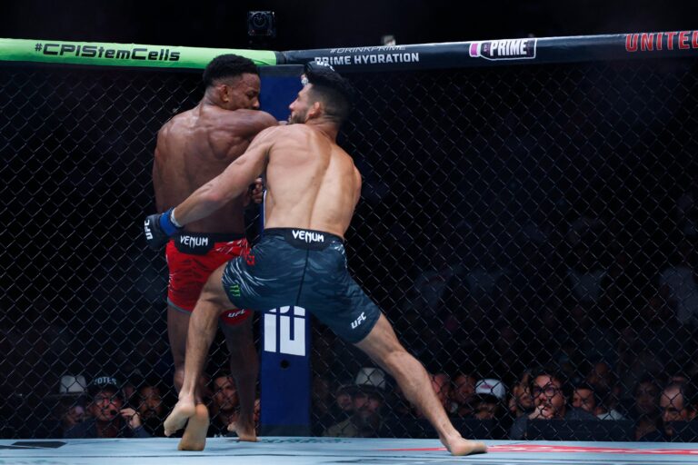 Una estrella de MMA debutó en UFC, sufrió “uno de los nocauts más increíbles jamás vistos” y fue hospitalizado