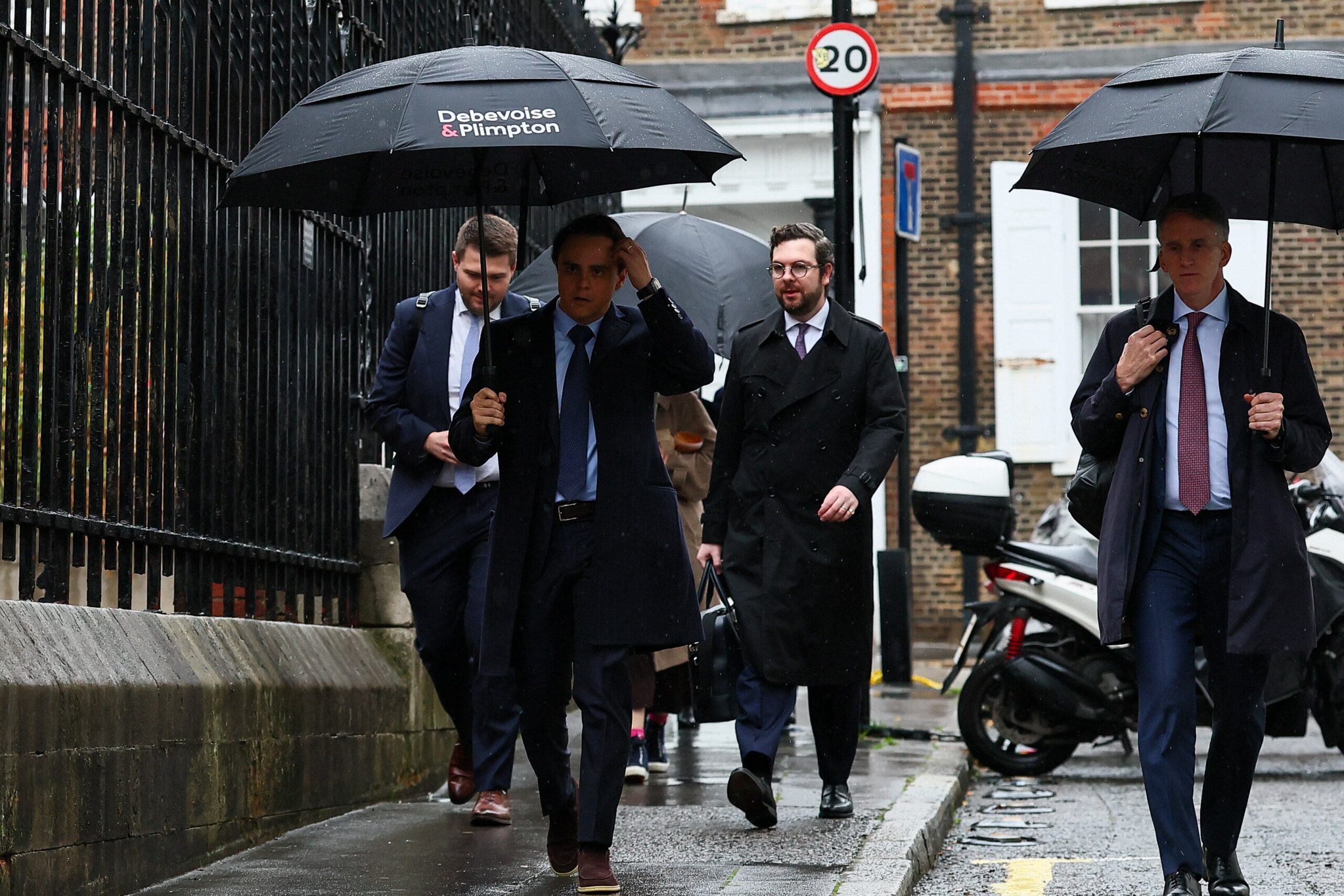 Desafiante respuesta a la ex figura de la Fórmula 1 que reclama el título del 2008 en el juicio por el Crashgate: “Pasa por alto una larga lista de sus errores”