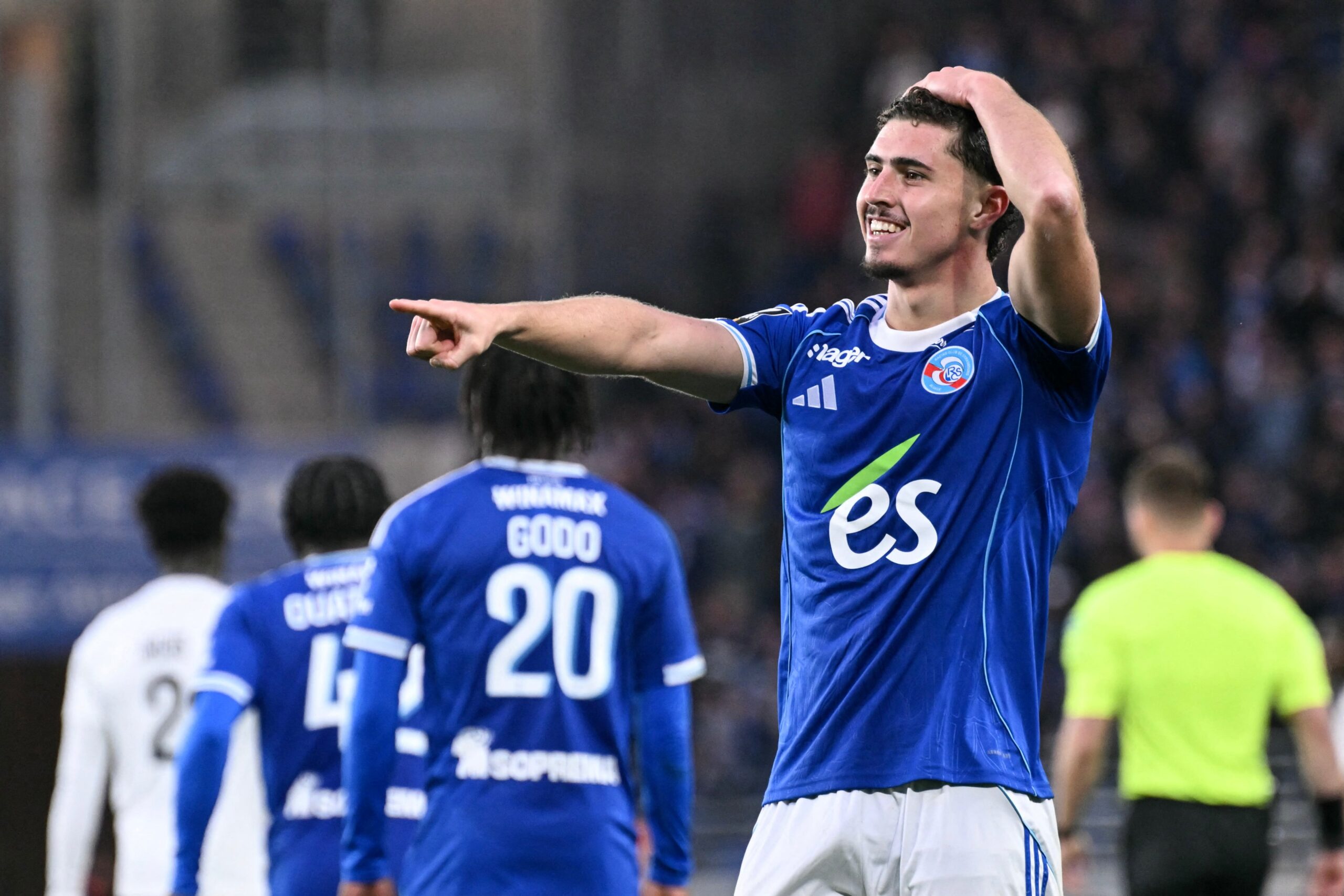 El DT del argentino Joaquín Panichelli explicó por qué es un goleador de la “vieja escuela” y lo comparó con una leyenda del fútbol