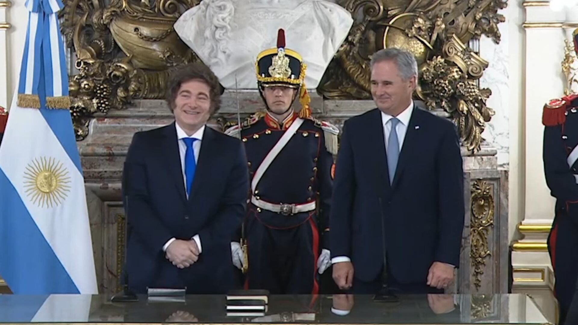 Javier Milei le tomó juramento a Pablo Quirno como nuevo Canciller