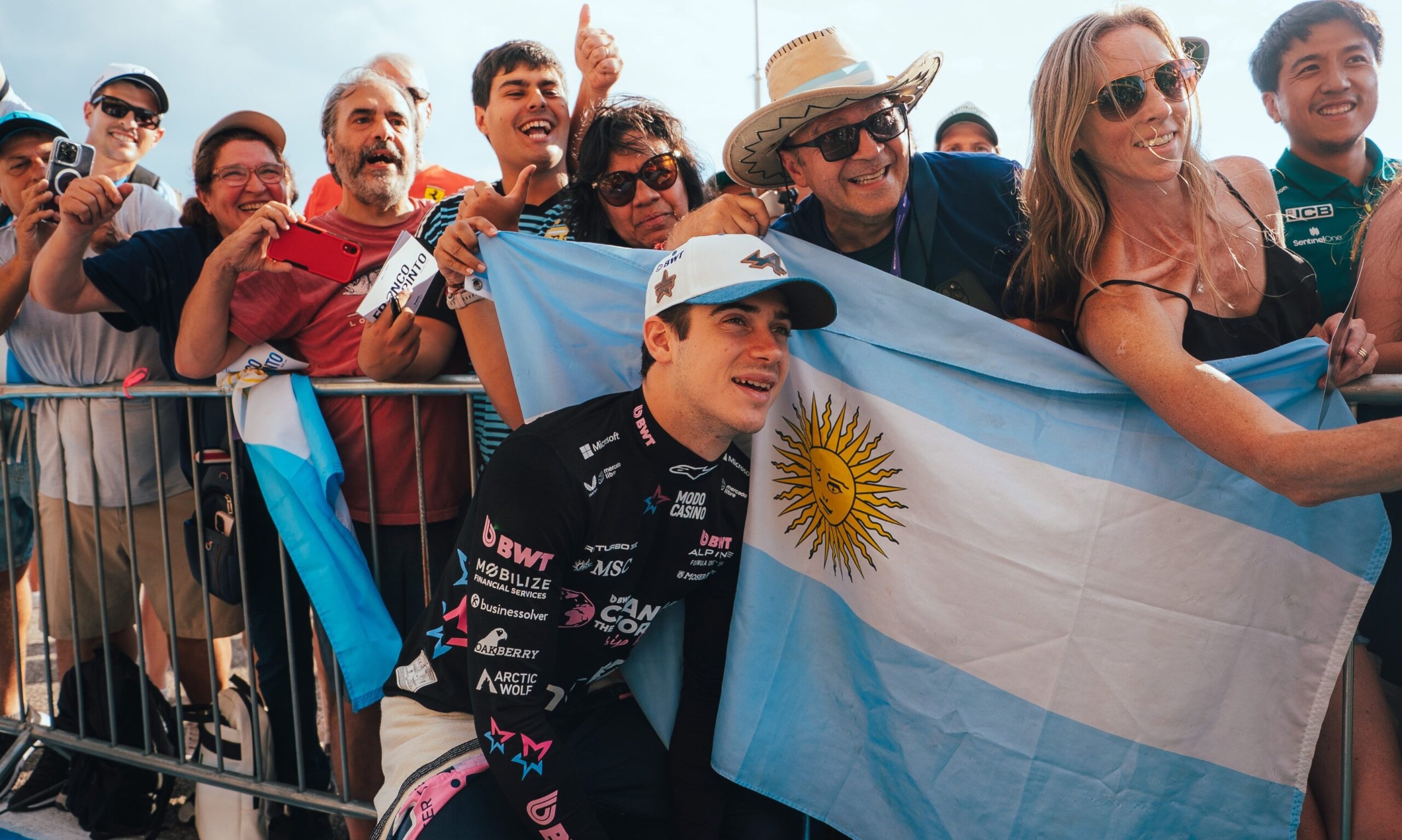 Colapinto mostró la pista de Interlagos en el simulador de Alpine y habló de los fanáticos argentinos que viajarán a Brasil