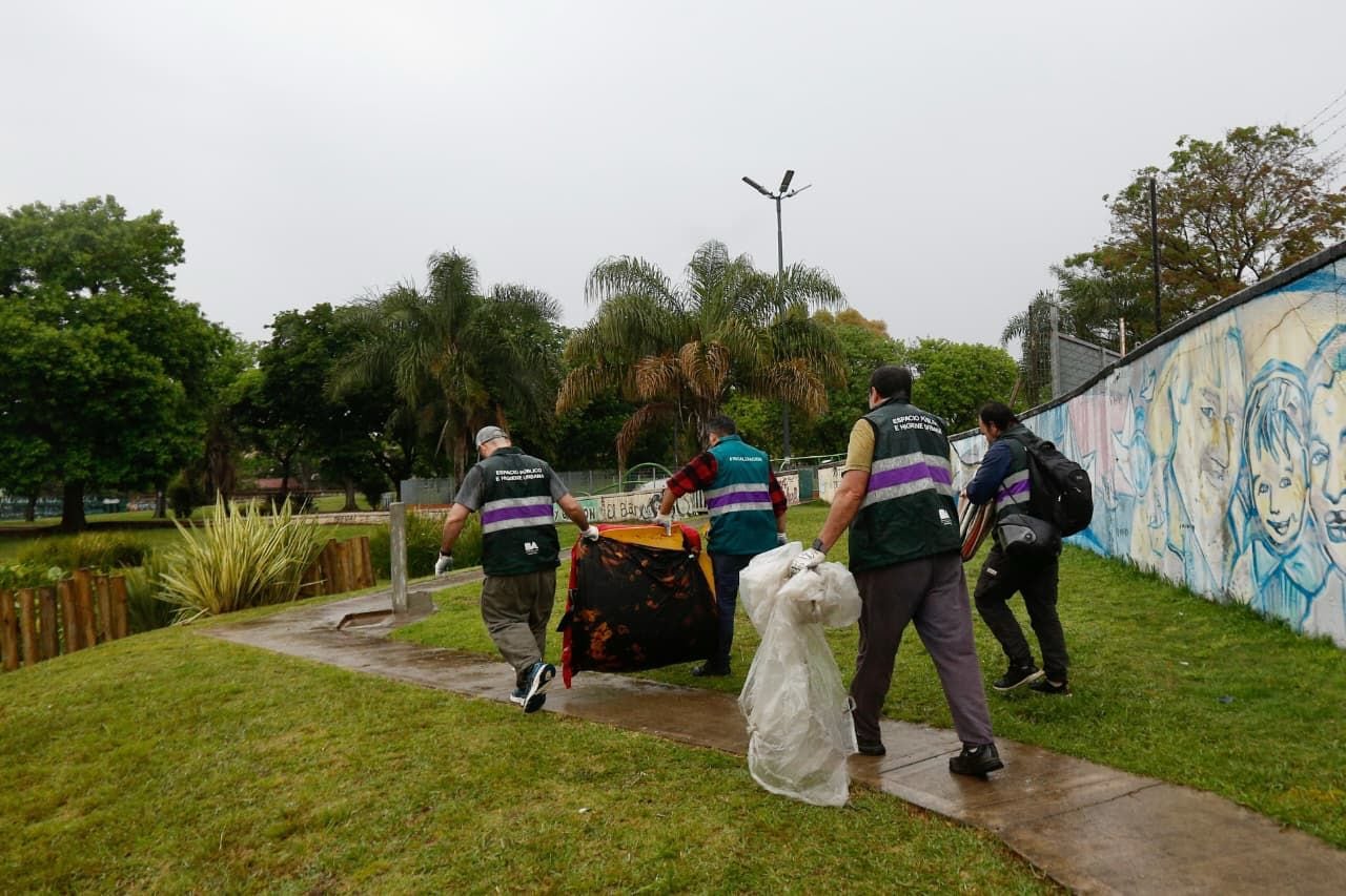 El Gobierno porteño desalojó a mil manteros que se instalaban durante los fines de semana en el Parque Alberdi