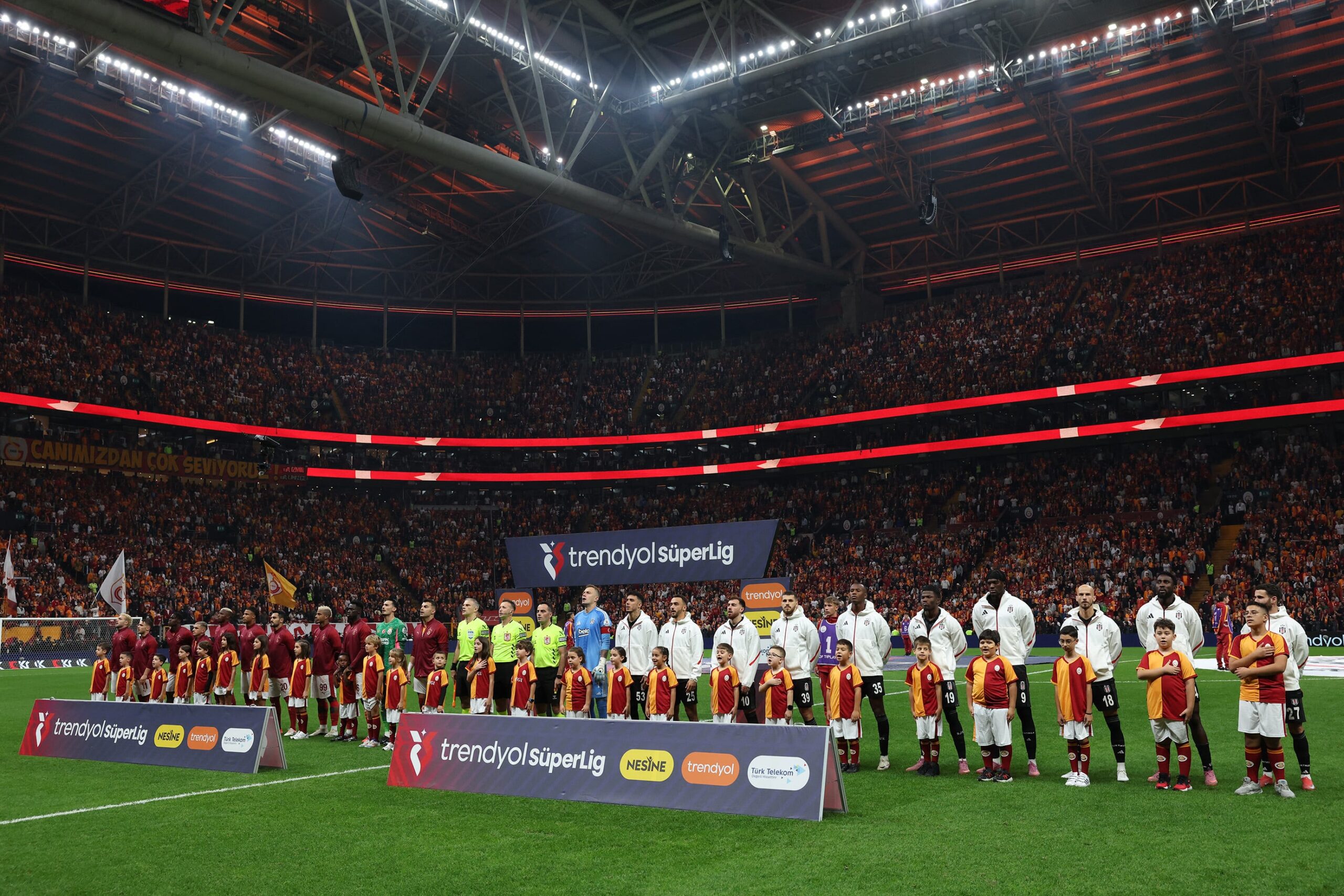 Investigarán a más de 1000 futbolistas por el escándalo de apuestas y amaños de partidos que sacude al fútbol de Turquía