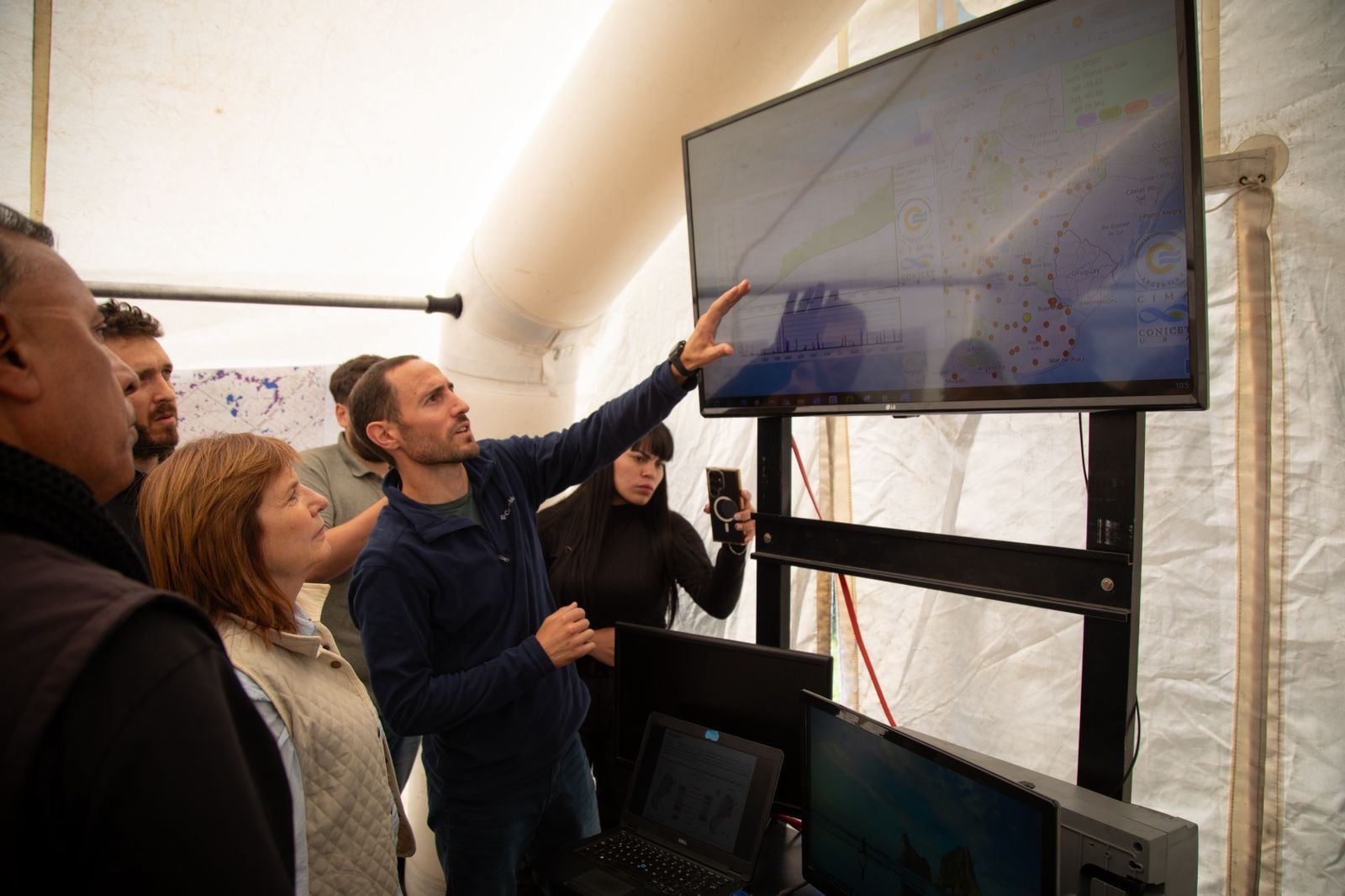 Patricia Bullrich recorrió los campos bonaerenses inundados: anunció créditos, asistencia y maquinaria
