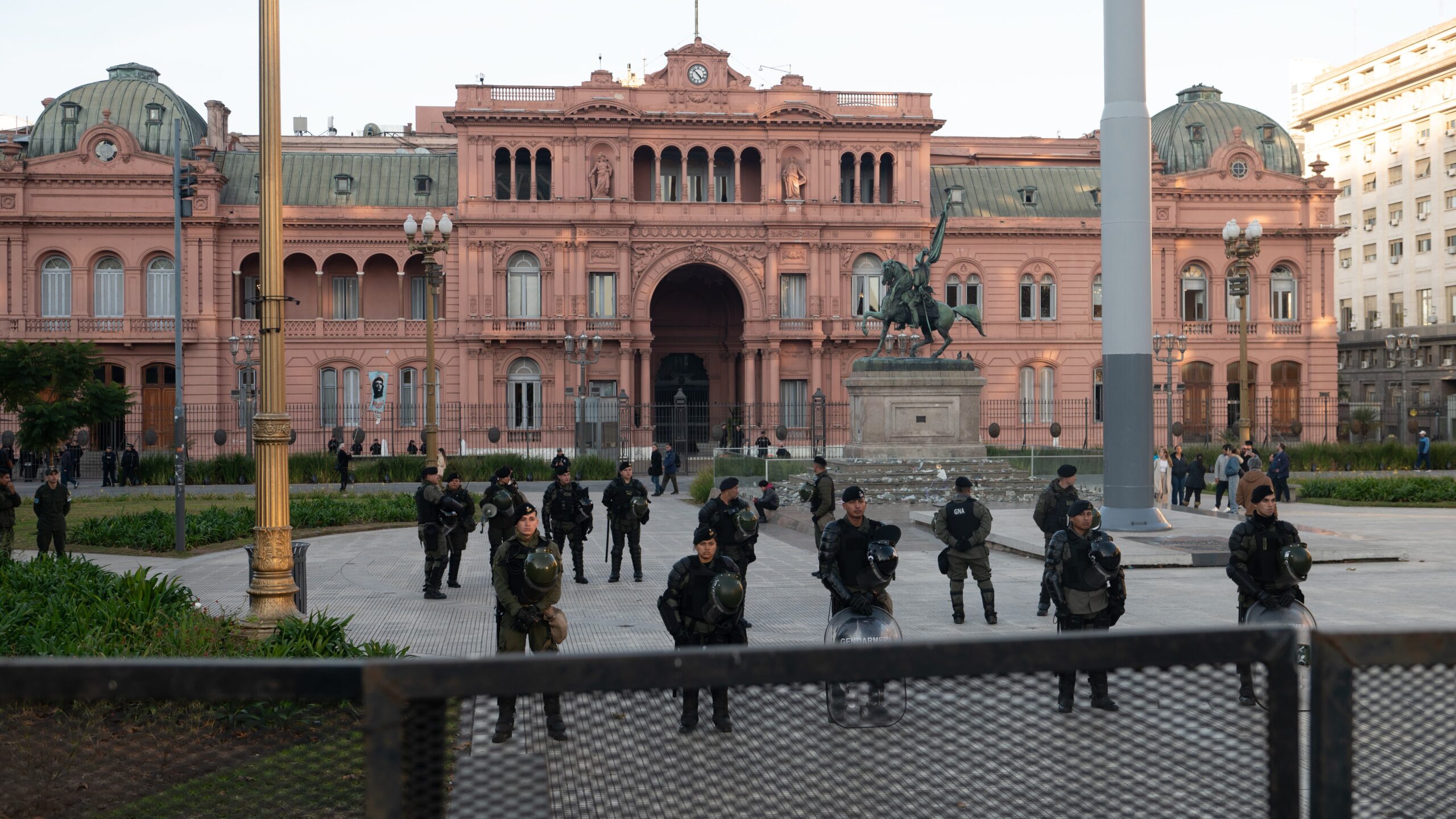 Piqueteros y organizaciones sociales preparan una ofensiva para diciembre contra el Gobierno de Milei