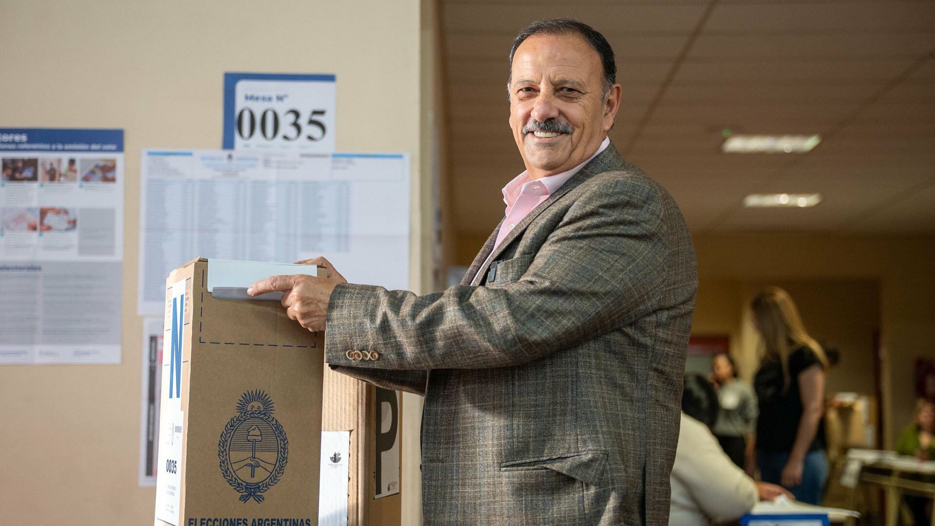 Tras una victoria mínima en las elecciones, Quintela le pidió la renuncia a todo su gabinete en La Rioja