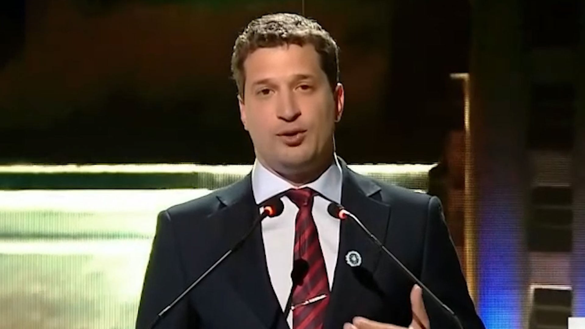 Un legislador porteño termina su mandato en diciembre y busca trabajo en redes sociales